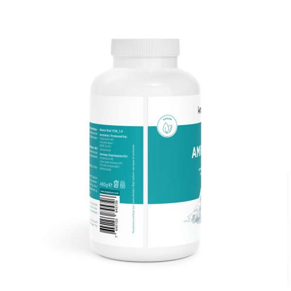 Eine weiße Plastikflasche mit weißem Verschluss, leicht nach links gedreht, trägt ein türkis-weißes Etikett mit „Amino Vida“, Vegan-Symbol, Nährwertangaben, Barcode und Produktinformationen. Auf dem Etikett steht außerdem „Aminosäuren Kapseln“.