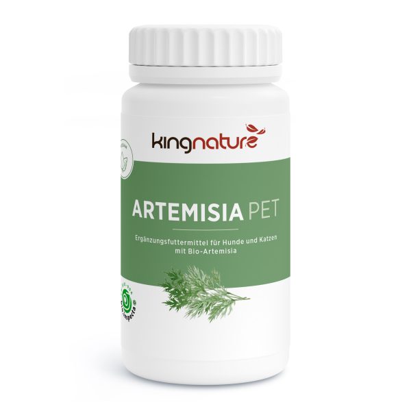 Artemisia-PET_v3.2-Front Eine weiße Flasche mit der Aufschrift kingnature ARTEMISIA PET und einer Illustration von grünen Artemisia-Blättern, konzipiert als Nahrungsergänzung aus der Schweiz für Hunde und Katzen. Das Etikett zeigt Zertifizierungen und tierfreundliche Symbole.
