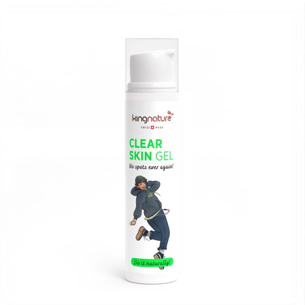 Eine weiße Flasche kingnature Clear Skin Gel mit Pumpverschluss, auf der eine springende Comicfigur abgebildet ist und auf dem Etikett der Satz „Do it naturally!“ für klare, strahlende Haut steht.