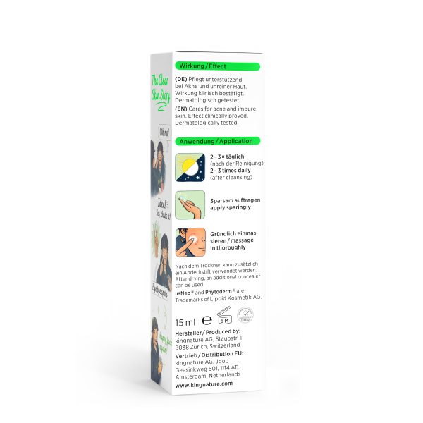 Auf der Seite einer Hautpflegeproduktverpackung befindet sich eine Anleitung in Deutsch und Englisch mit illustrierten Anwendungsschritten. Details umfassen Anwendungshäufigkeit, empfohlene Menge, gründliches Einmassieren, 15 ml Volumen und Herstellerinformationen.