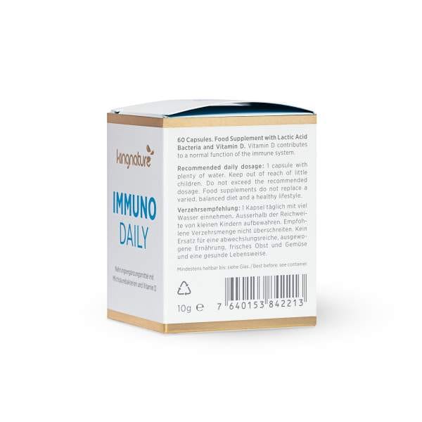 Eine Packung Kingnature Immuno Daily Nahrungsergänzungsmittel mit 60 Kapseln. Die Verpackung hebt Inhaltsstoffe wie Milchsäurebakterien und Vitamin D3 hervor und bietet Dosierungs- und Anwendungshinweise in englischer Sprache zur täglichen Unterstützung des Immunsystems.