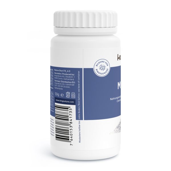 MSM-Vida_v4.3-Side Abgebildet ist eine weiße Kunststoffflasche mit Nahrungsergänzungsmitteln, weißem Verschluss und blauem Etikett. Das Etikett enthält Text, einen Barcode und ein rundes Logo, Produktname und -details sind jedoch teilweise abgewandt.