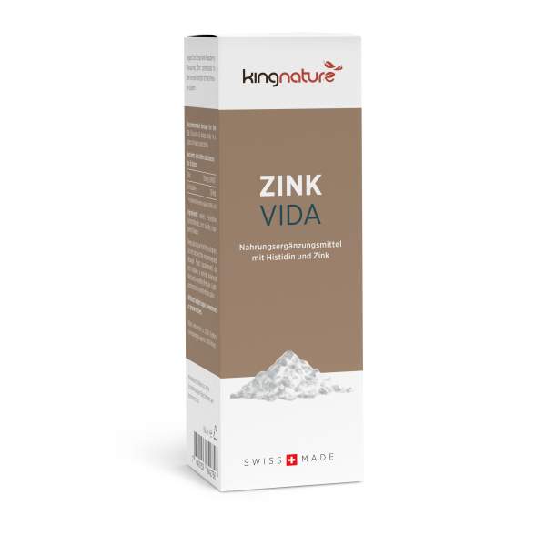 Auf einem weißen Karton mit der Aufschrift „Zink Vida“ ist ein Haufen weißes Pulver zu sehen und es wird darauf hingewiesen, dass es sich um ein in der Schweiz hergestelltes Nahrungsergänzungsmittel mit Histidin, Zink und Zink-Tropfen handelt.
