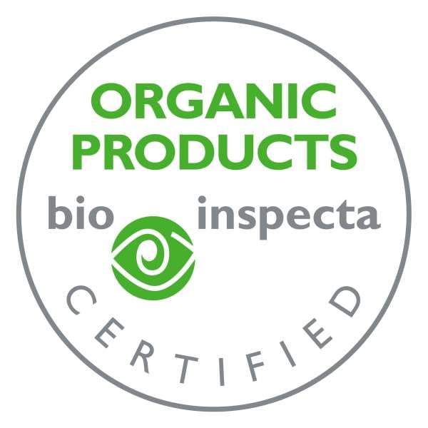 bio_basis Auf einem runden Schild steht in Grün „ORGANIC PRODUCTS“, in der Mitte das grüne Auge-Logo von Bio Inspecta, deutlich sichtbar „Artemisia Blattschnitt Bio“ und in Grau am unteren Rand „CERTIFIED“.